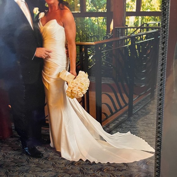 Romona Keveza Wedding Gown - Picture 4 of 13